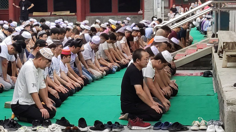 Müslümanlar Kurban Bayramı namazı için camilere aktı renkli görüntüler - Resim: 3