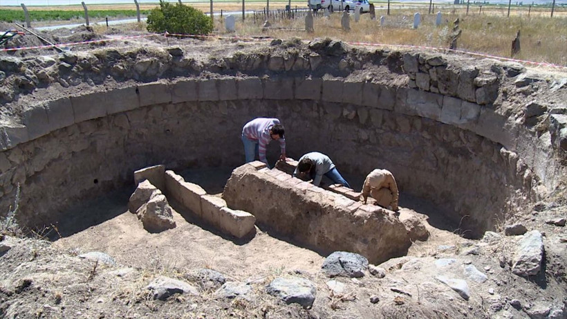 Erzurum'da defineciler tarafından tahrip edilmişti! Sandukada 'Sultan Alaaddin' yazıyor - Resim: 1