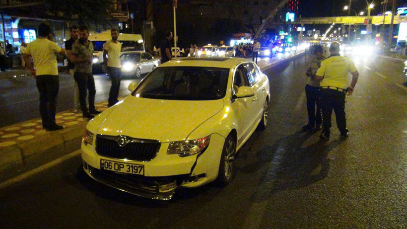 Diyarbakır'da köprüden atlayan gencin üzerinden araç geçti - Resim: 2