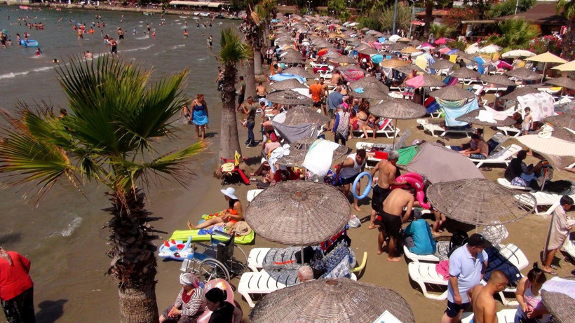 Muğla’nın Akyaka mahallesi bayramda nüfusunu 25'e katladı araç trafiği kilitlendi - Resim: 1