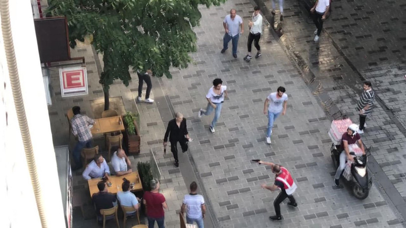 İstanbul Taksim'de meydan kavgası - Resim: 4