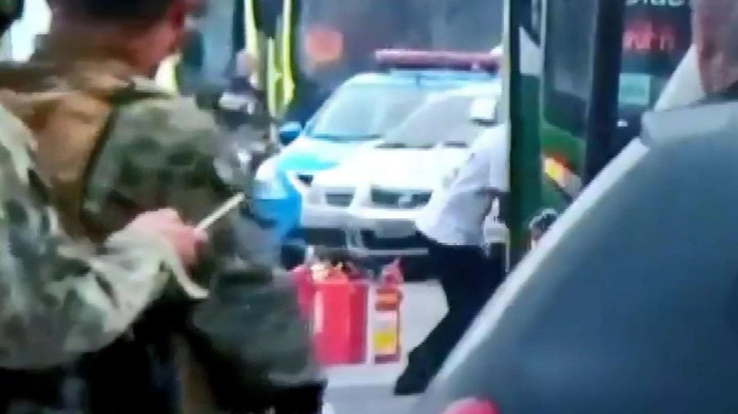 32 yolcuyu rehin aldı keskin nişancılar tarafından etkisiz hale getirildi - Resim: 1