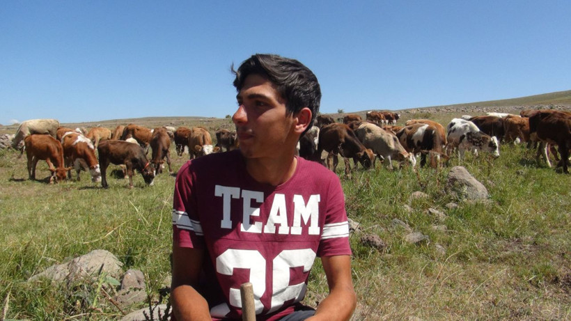 İstanbul'da hentbol oynayan iki kardeş Ardahan'da çobanlık yapıyor - Resim: 2