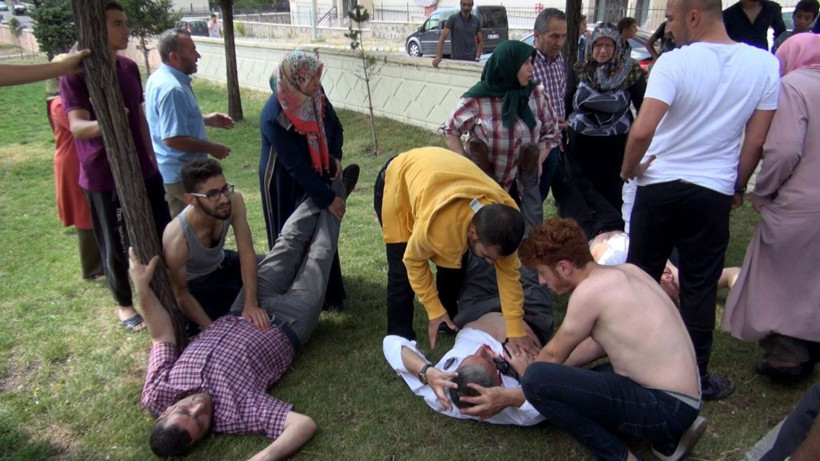 Erzurum'da bahşiş zarfı kavgasında 4 kişi bıçaklandı - Resim: 1