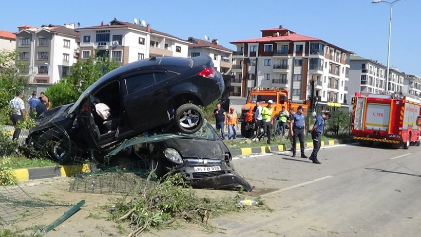 Bartın'da otomobiller üst üste çıktı 10 yaralı - Resim: 2