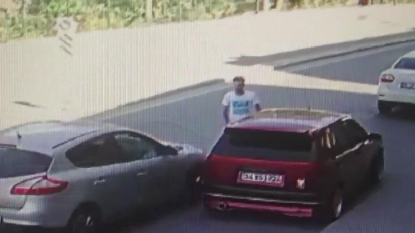İstanbul Eyüpsultan'da aracına binmeye çalışan kişiye otomobil çarptı - Resim: 2