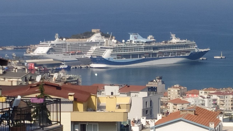 Kruvaziyer turizmin başkenti Kuşadası’na turist yağdı! 3 gemi ile geldiler - Resim: 4