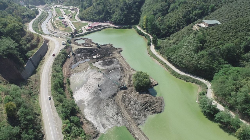 Trabzon'da Sera Gölü'nde 3 aydır yapılıyor! Tam 600 kamyon çıktı bitmedi - Resim: 1