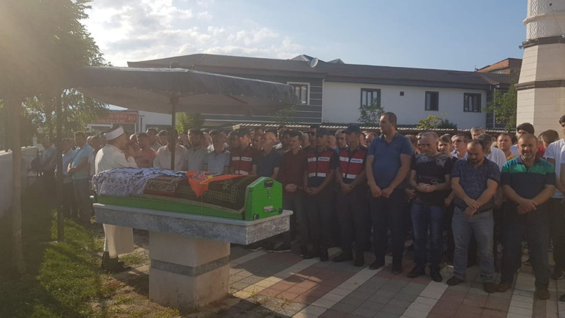 Üniversiteli Burcu gözyaşları arasında Bursa'da toprağa verildi - Resim: 2