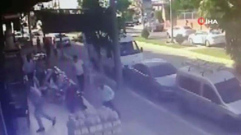 Kocaeli'de servis sürücüsünün darp edilme anı kameralara yansıdı - Resim: 2