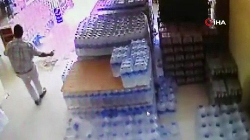 Kocaeli'de servis sürücüsünün darp edilme anı kameralara yansıdı - Resim: 3