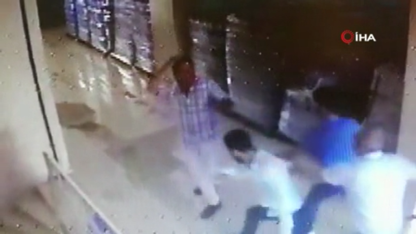 Kocaeli'de servis sürücüsünün darp edilme anı kameralara yansıdı - Resim: 4