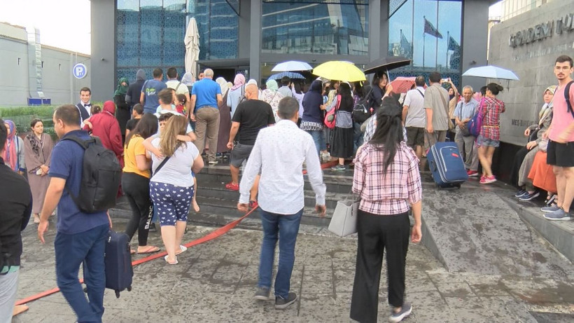 Bayrampaşa'da bir otelde çıkan yangın paniğe neden oldu - Resim: 3