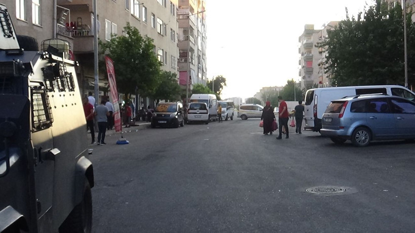 Diyarbakır’da 11 yaşındaki kız çocuğuna taciz iddiası mahalleyi karıştırdı - Resim: 3