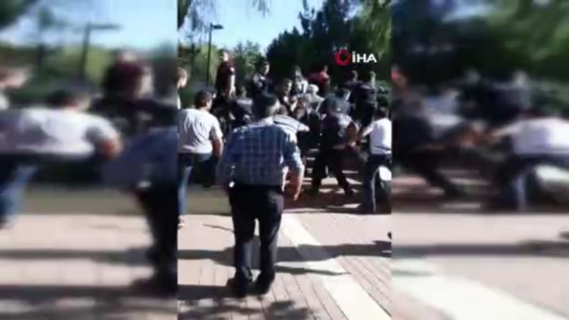 Ankara'da bir kişi eski eşini çocuğunun gözleri önünde bıçakladı - Resim: 1