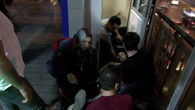 Metrobüste yer kapma tartışması kanlı bitti - Resim: 2