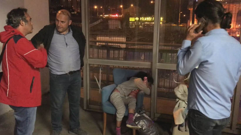 Suriyeli kız çocuğunun görüntüsü yürekleri sızlattı! - Resim: 3