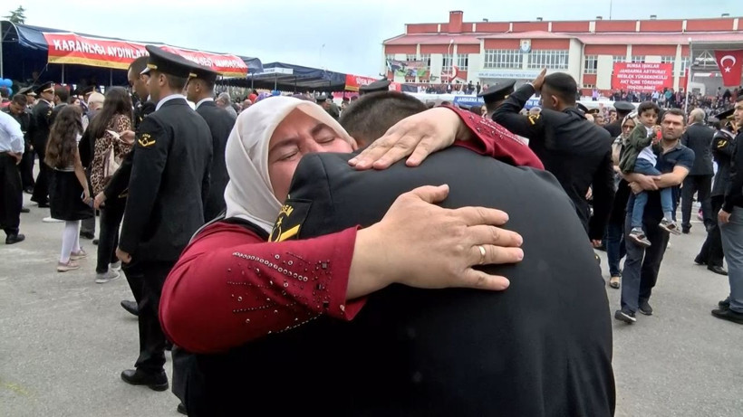 Bursa'da yemin töreninde yüzlerce asker arasında gözyaşlarıyla "Ali"sini aradı - Resim: 3