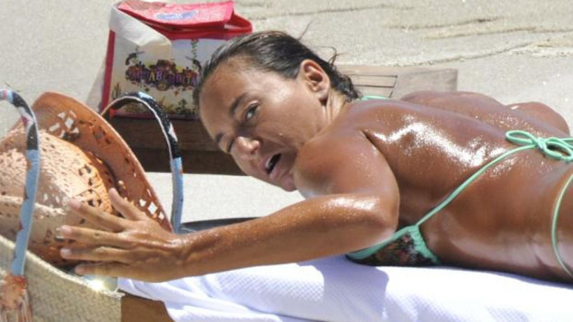 Eda Taşpınar İtalya'da nostalji rüzgarları estirdi! Bikinili pozlarını aratmadı - Resim: 3