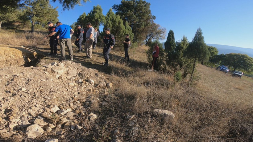 Karabük Safranbolu'da kaymakam kazı yapan definecileri suçüstü yakaladı - Resim: 1