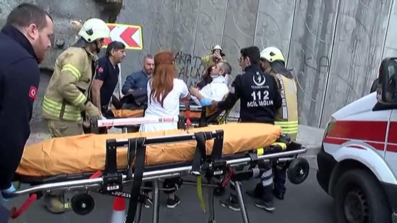 Başakşehir'de işçi servisi kaza yaptı! Yaralılar var - Resim: 1