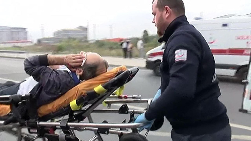 Başakşehir'de işçi servisi kaza yaptı! Yaralılar var - Resim: 4