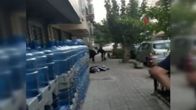 İzmir’deki dehşetin görüntüleri ortaya çıktı 2 ölü 1 yaralı - Resim: 1