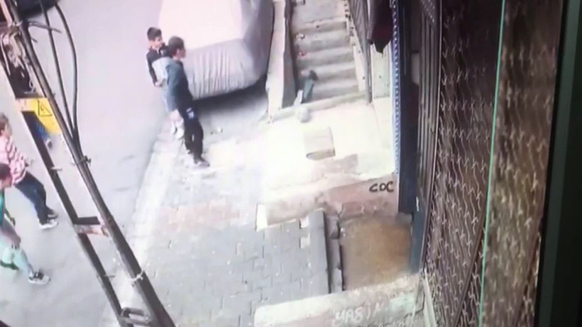 İstanbul Beyoğlu'nda arkadaşının ittiği çocuk ağır yaralandı - Resim: 4