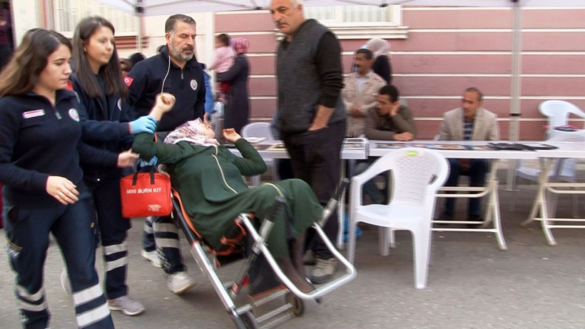 Diyarbakır'da HDP önünde gerginlik! Acılı anne sinir krizi geçirdi - Resim: 4