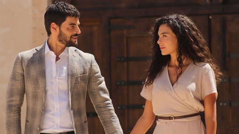 Akın Akınözü'den samimi itiraf! Hercai dizisinde Ebru Şahin'le beraber rol alıyor - Resim: 2