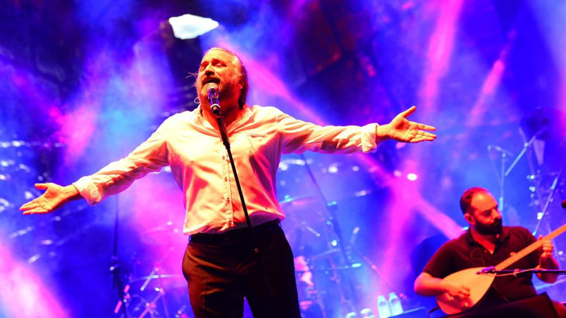 Volkan Konak müzisyen olmasını anne babasının yan odadaki sex'ine bağladı - Resim: 1