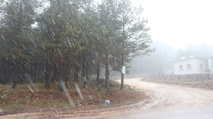 Kar yağışı erken başladı! Meteoroloji'den uyarılar üst üste geliyor - Resim: 2