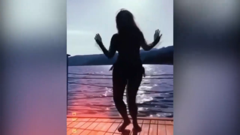 Yonca Evcimik Ezhel'in Aya şarkısında bikinili dans etti eleştirilere önlemi olay oldu - Resim: 4