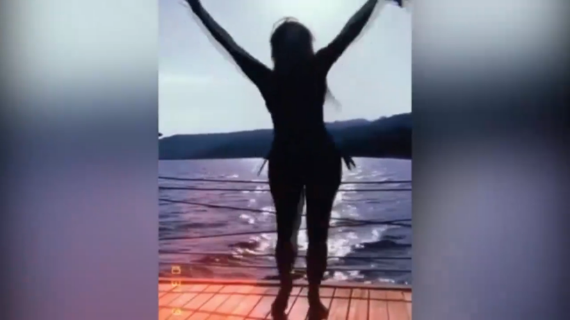 Yonca Evcimik Ezhel'in Aya şarkısında bikinili dans etti eleştirilere önlemi olay oldu - Resim: 3