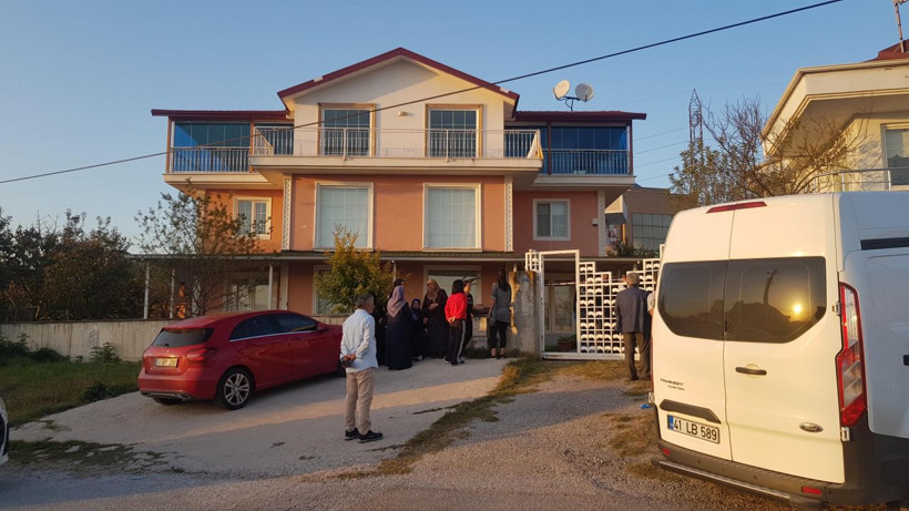 Kocaeli'de bir kişi evinin kapısında asılı bulundu - Resim: 3