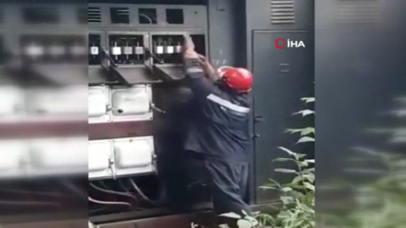 Rusya'da elektrik işçisi çalışırken trafo patladı - Resim: 1