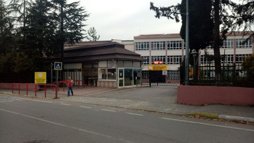 Kocaeli'de okul kantininde su diye satılan pet şişede kireç çözücü çıktı - Resim: 1