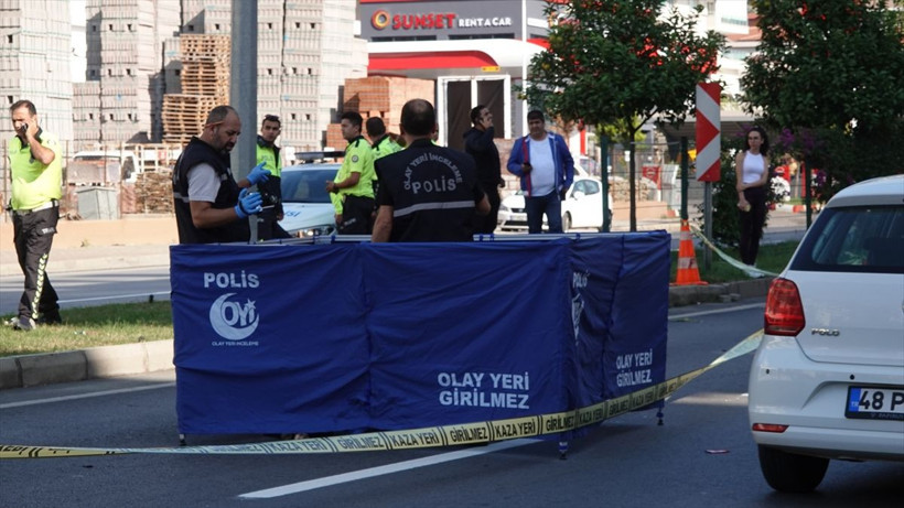 Antalya'da önce motosikletin sonra otomobilin çarptığı kadın öldü - Resim: 1