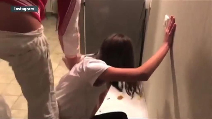 Rus aktör tepki çekti kızını mutfağa götürüp... - Resim: 4