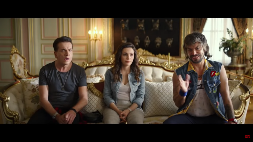 Ahmet Kural yeni filmi Baba Parası için kadın oldu iltifatlara boğuldu - Resim: 1