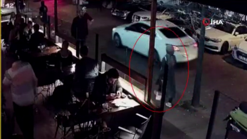 İstanbul Beşiktaş'ta başörtülü öğretmene saldıran kadın yakalandı - Resim: 2