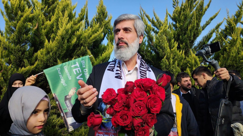 Alparslan Kuytul cezaevinden çıktı eşine ve çocuklarına böyle sarıldı - Resim: 1