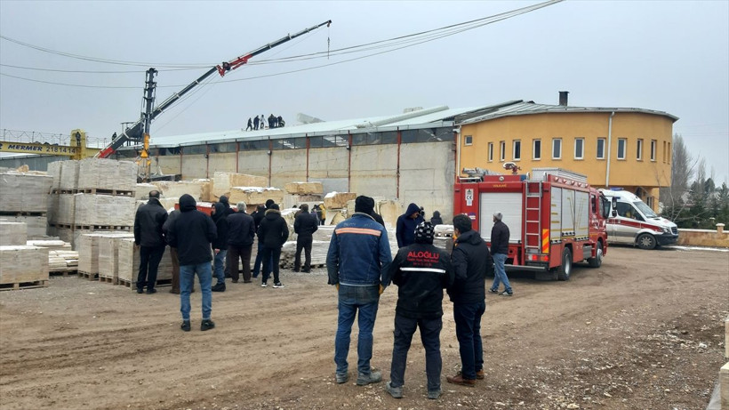 Sivas'ta devrilen vincin altında kalan işçi öldü - Resim: 4