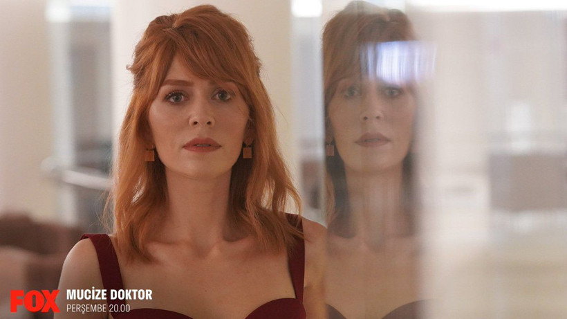 Mucize Doktor'un Beliz'i kırmızı mini elbisesiyle cesur pozlar verdi! Beğeni butonu çöktü - Resim: 1