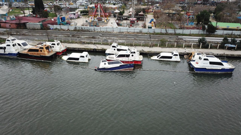 İstanbul Haliç'te kaderine terk edilen deniz taksiler havadan fotoğraflandı - Resim: 2