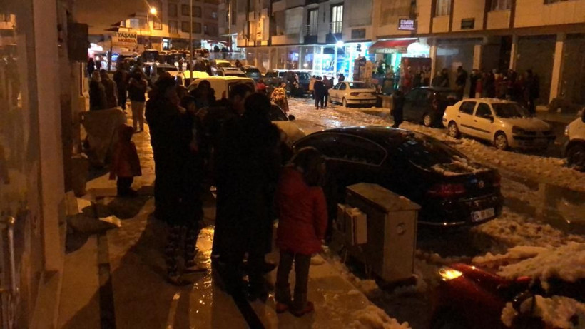 Elazığ'daki korkutan depremin ardından ilk kareler - Resim: 2