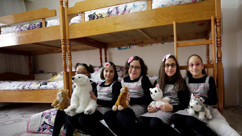 Konya'da aynı okula giden beşizler ilgi odağı oldu - Resim: 2