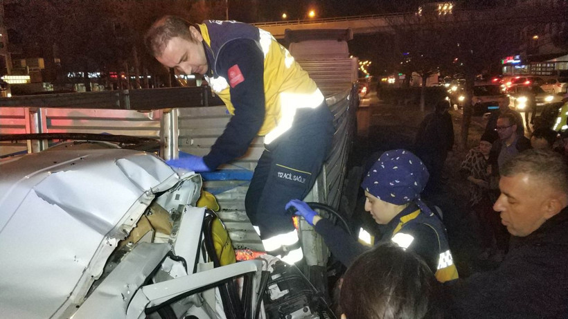 Samsun'da aracıyla TIR'ın altına giren iş adamı ağır yaralandı - Resim: 2