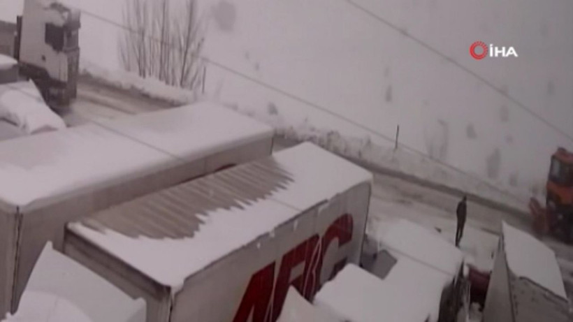 Sivas'ta bir kişi kar küreme aracını seyrederken canından oluyordu - Resim: 1