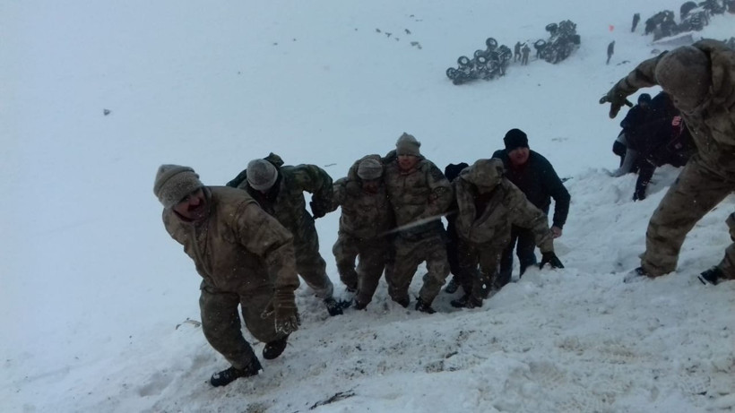 Van Bahçesaray'daki çığ faciasının şok görüntüleri! Şehitler de var - Resim: 4